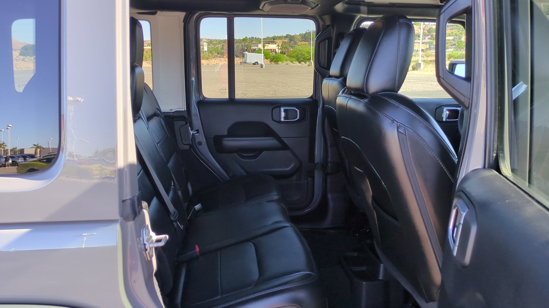 Used 2023 Jeep Wrangler Unlimited Sahara image 31