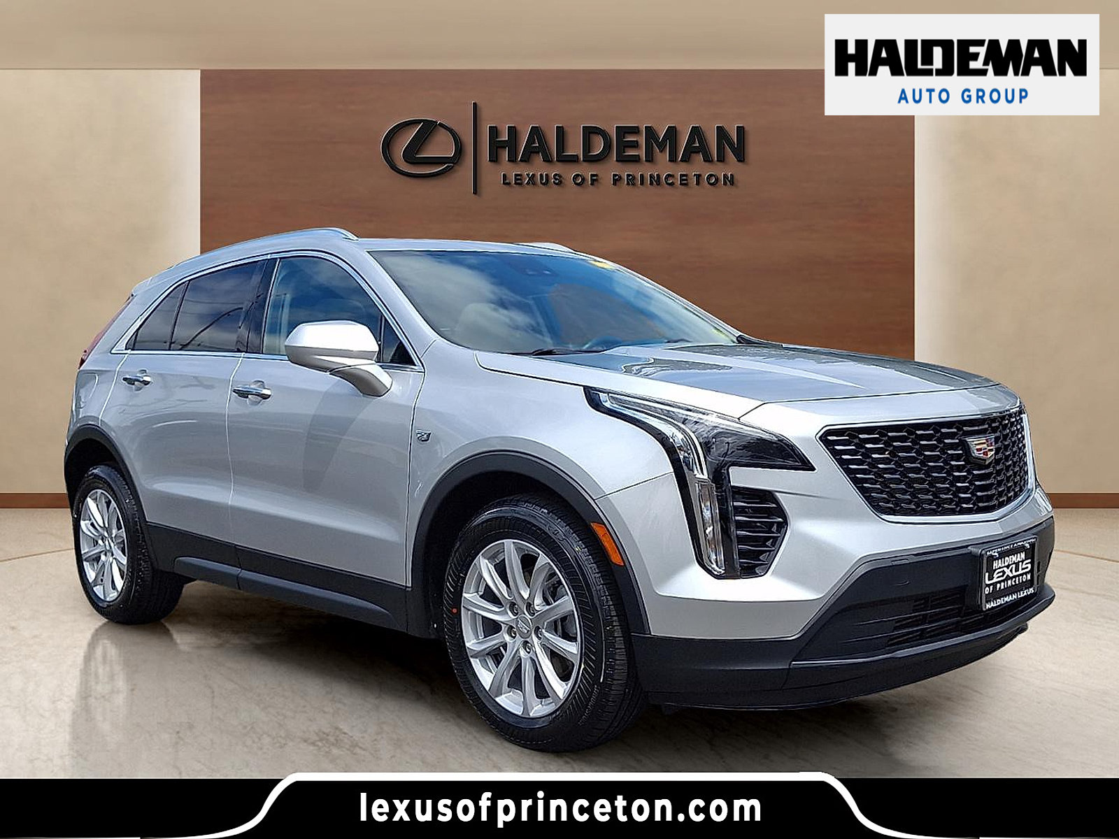 Used 2021 Cadillac XT4 Luxury w/ Cold Weather Package AWD/4WD image 1