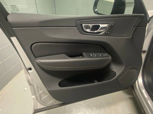 Certified 2025 Volvo XC60 B5 Plus image 7