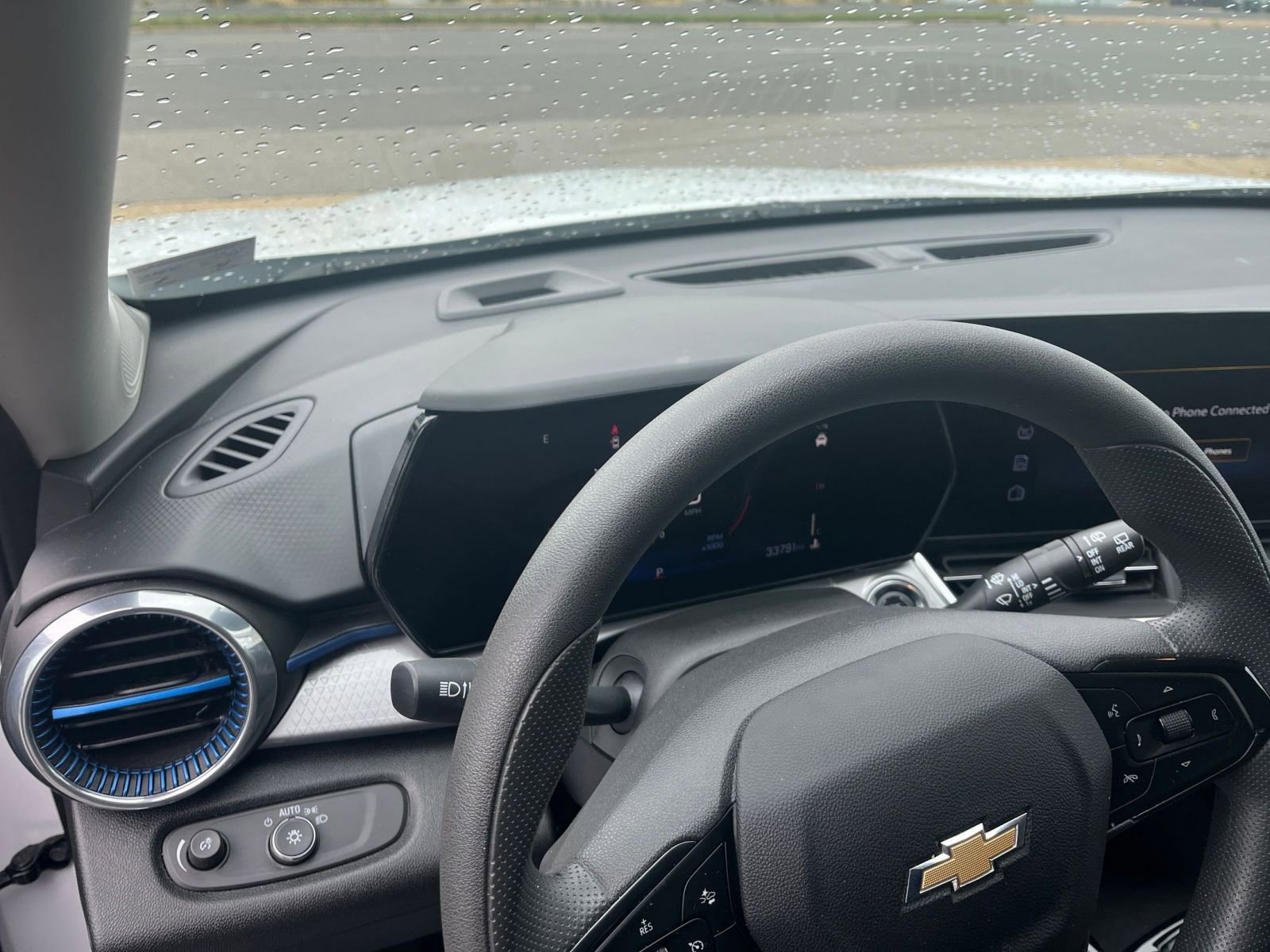 Used 2025 Chevrolet Trax LT FWD image 33