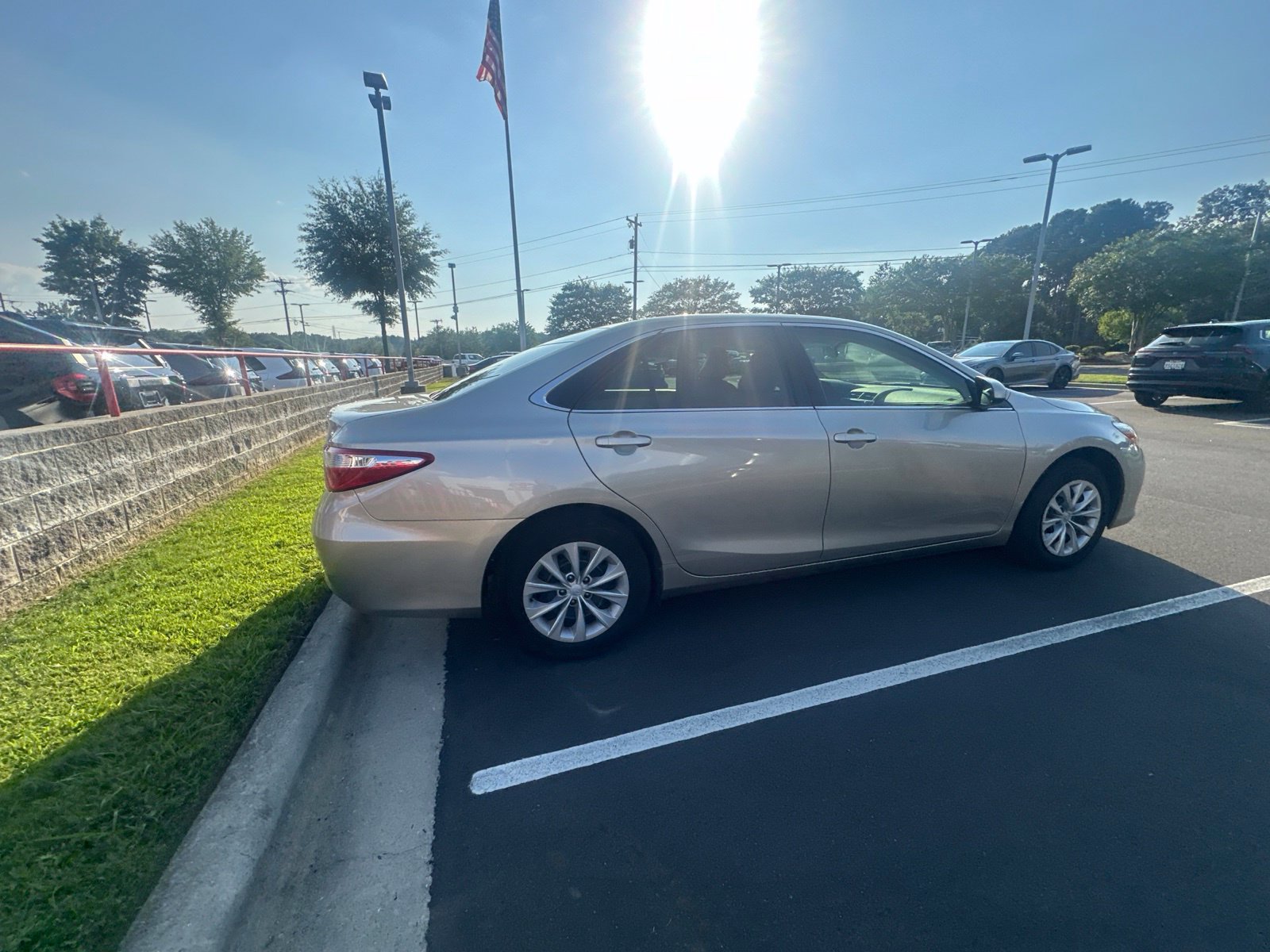 Used 2017 Toyota Camry LE FWD image 16