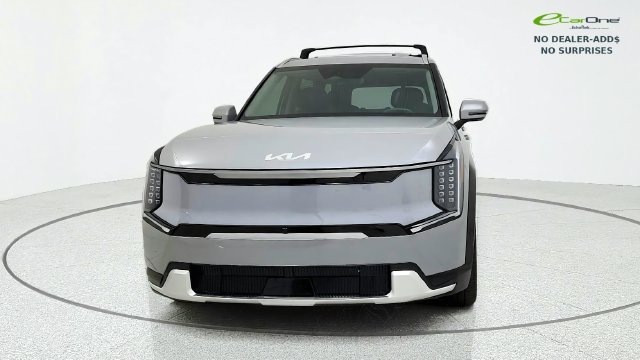 Used 2026 Kia EV9 Land AWD/4WD image 2