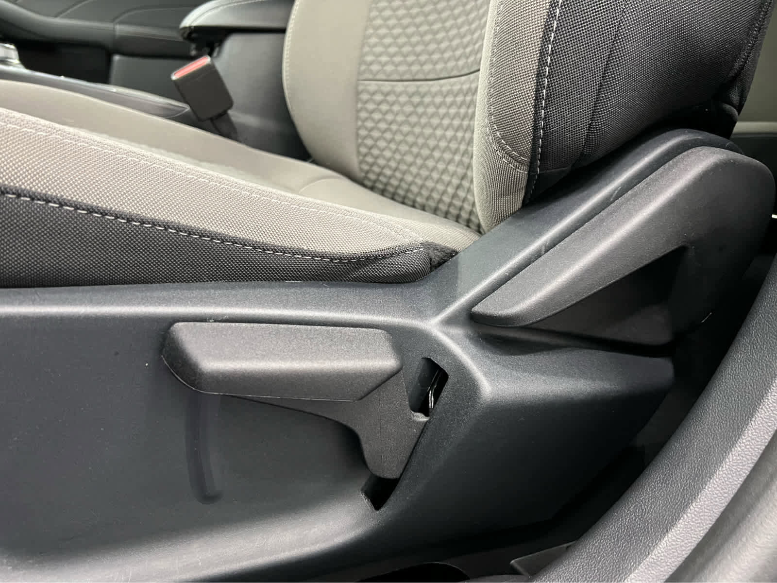 Used 2022 Ford Escape SE w/ Cold Weather Package image 17