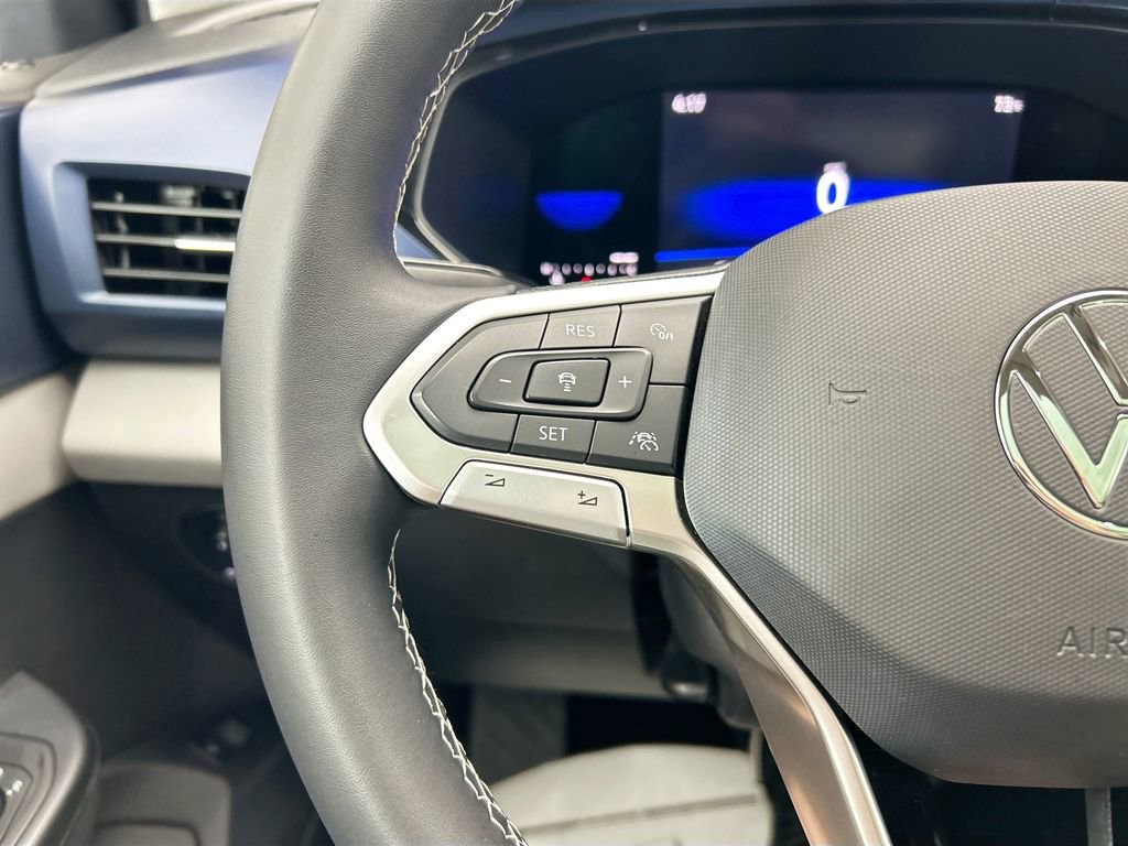 Certified 2023 Volkswagen Taos SE w/ Panoramic Sunroof Package image 11