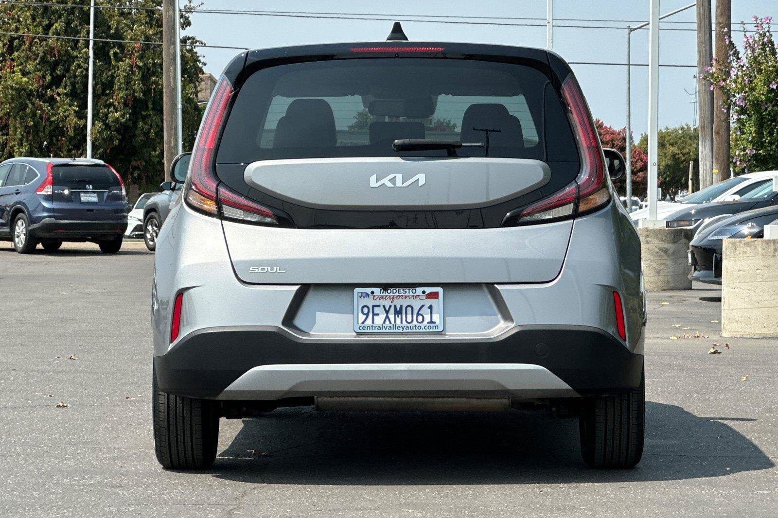 Used 2023 Kia Soul LX w/ LX Technology Package FWD image 5