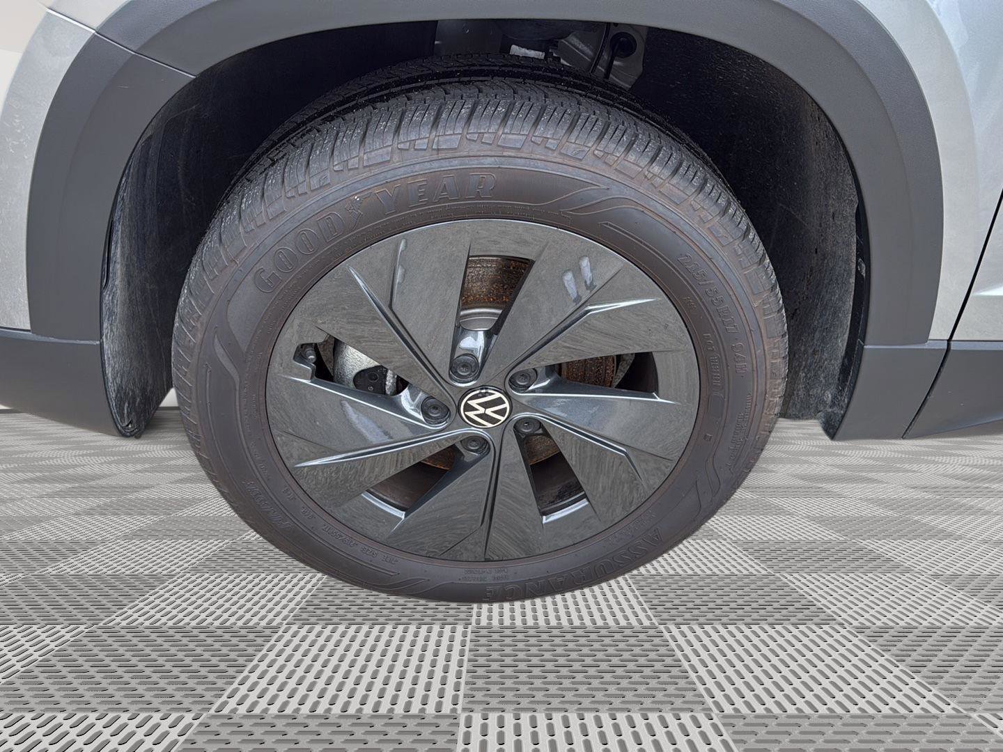 Certified 2025 Volkswagen Taos S w/ Taos MDO Package image 9