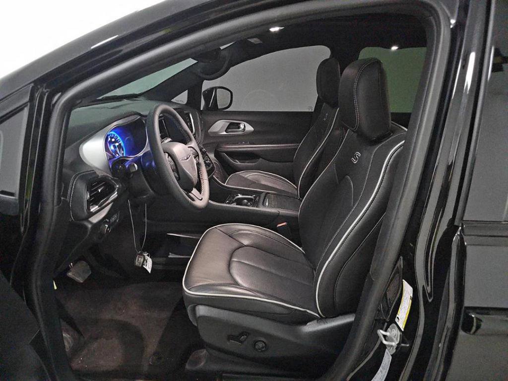 Used 2026 Chrysler Pacifica Limited w/ S Appearance Package image 4