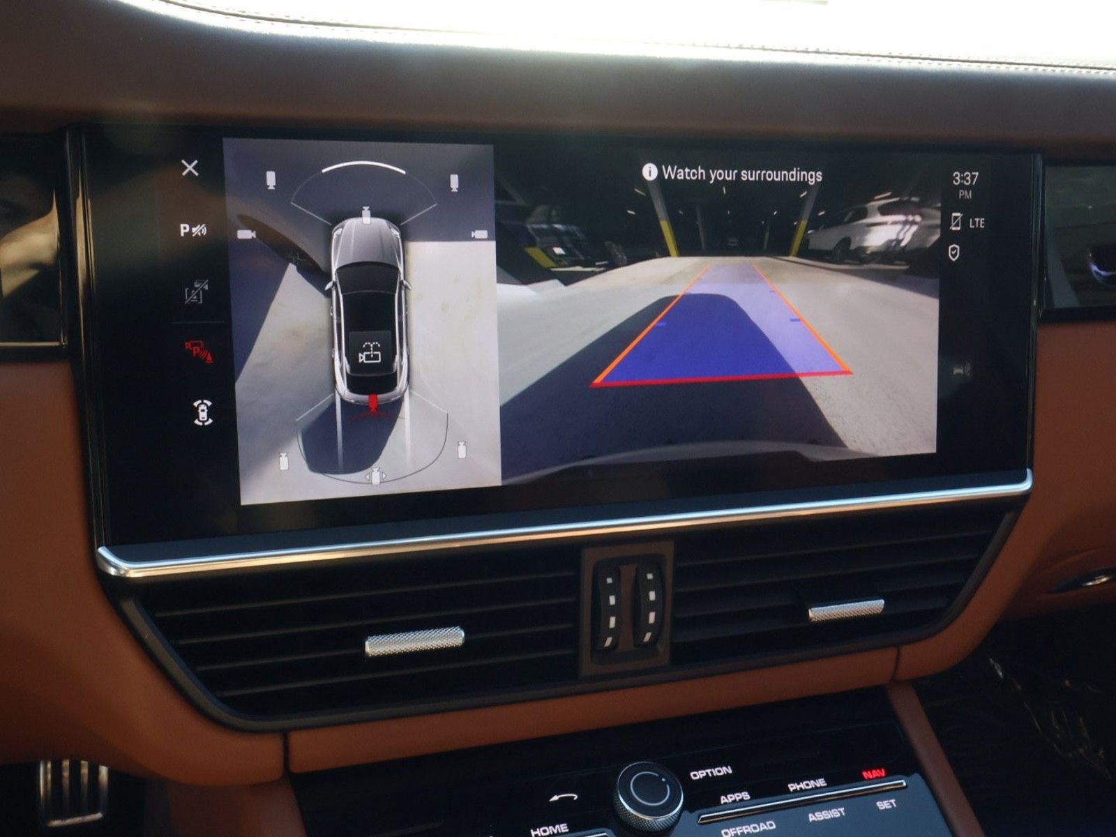 Certified 2022 Porsche Cayenne Turbo AWD/4WD image 18