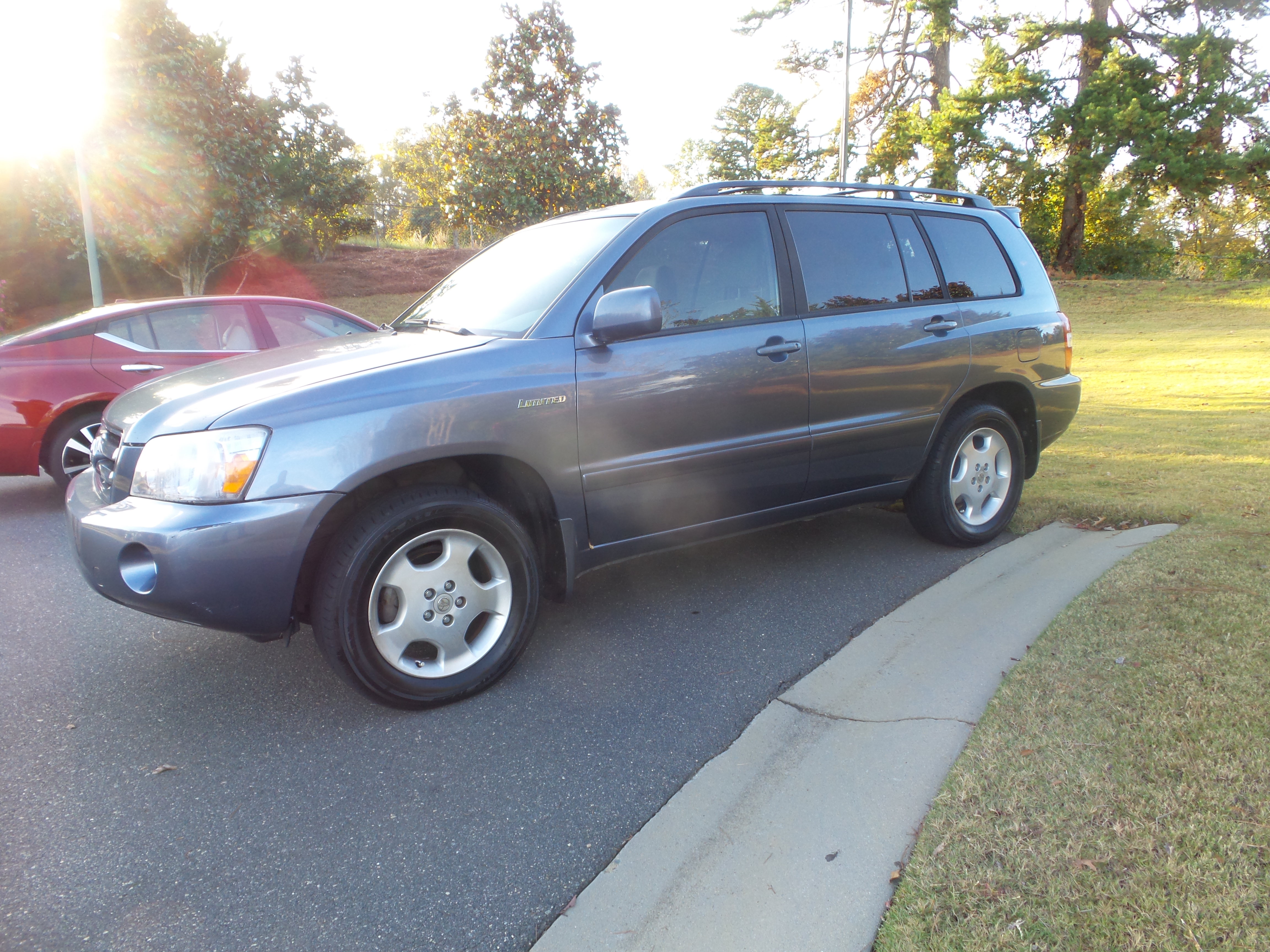 Used 2005 Toyota Highlander 4WD V6 w/ 3rd Row image 7