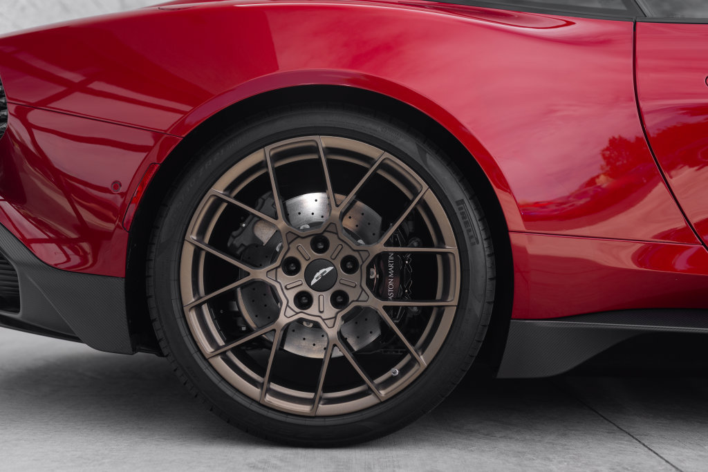Used 2025 Aston Martin Vanquish RWD image 12