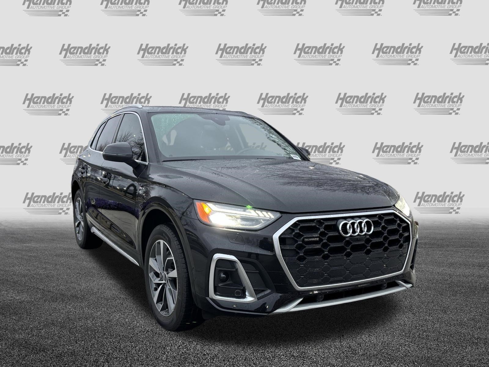 Used 2023 Audi Q5 2.0T Prestige w/ Prestige Package image 2