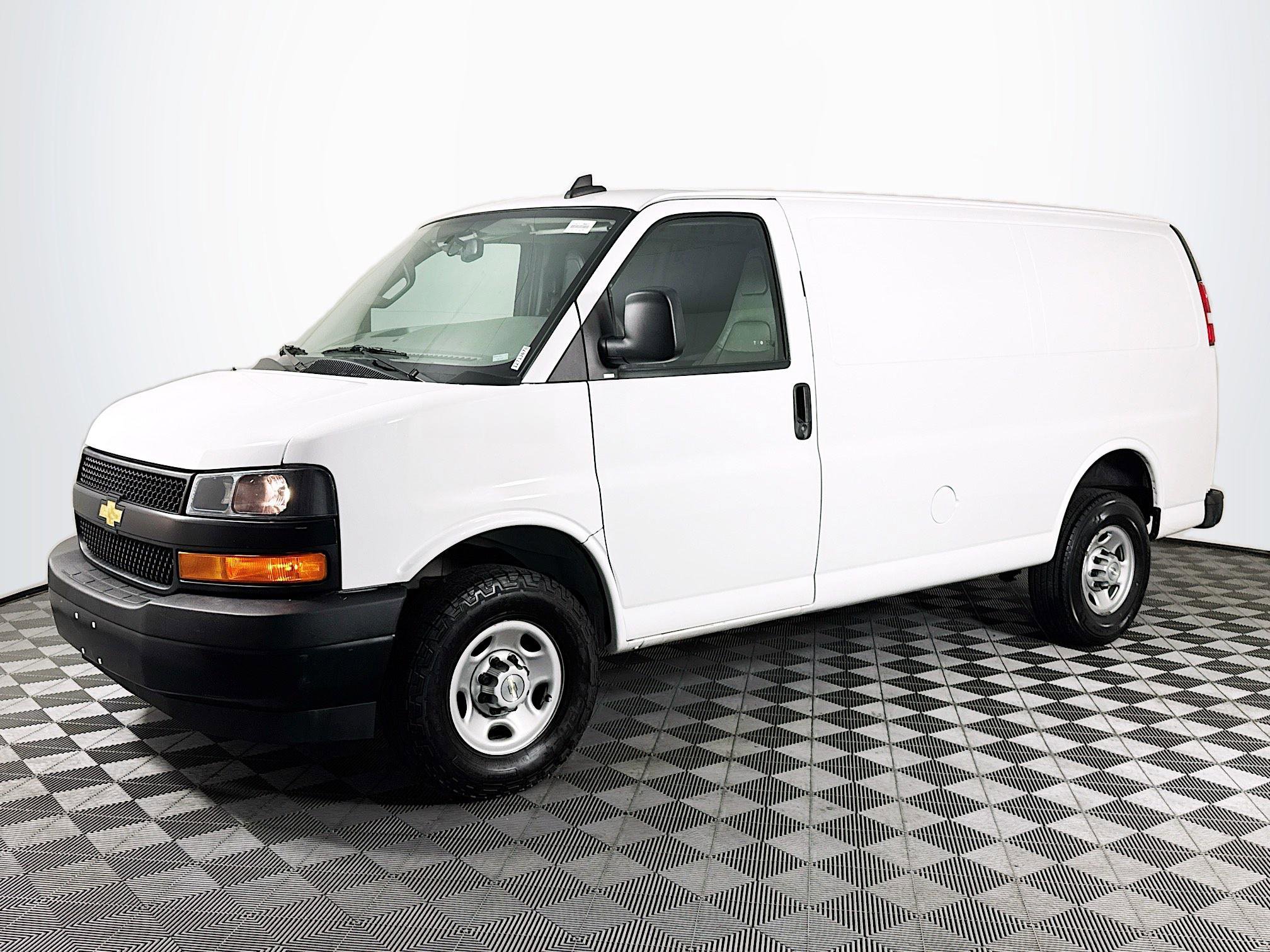 Used 2022 Chevrolet Express 2500 Work Van image 4