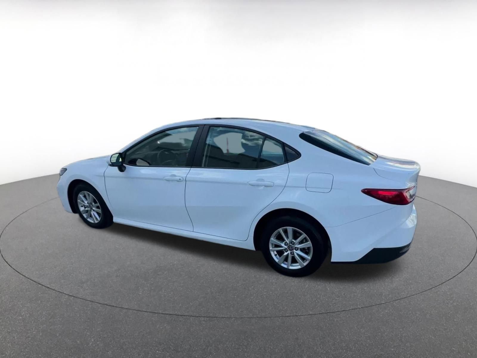 Used 2025 Toyota Camry LE image 11