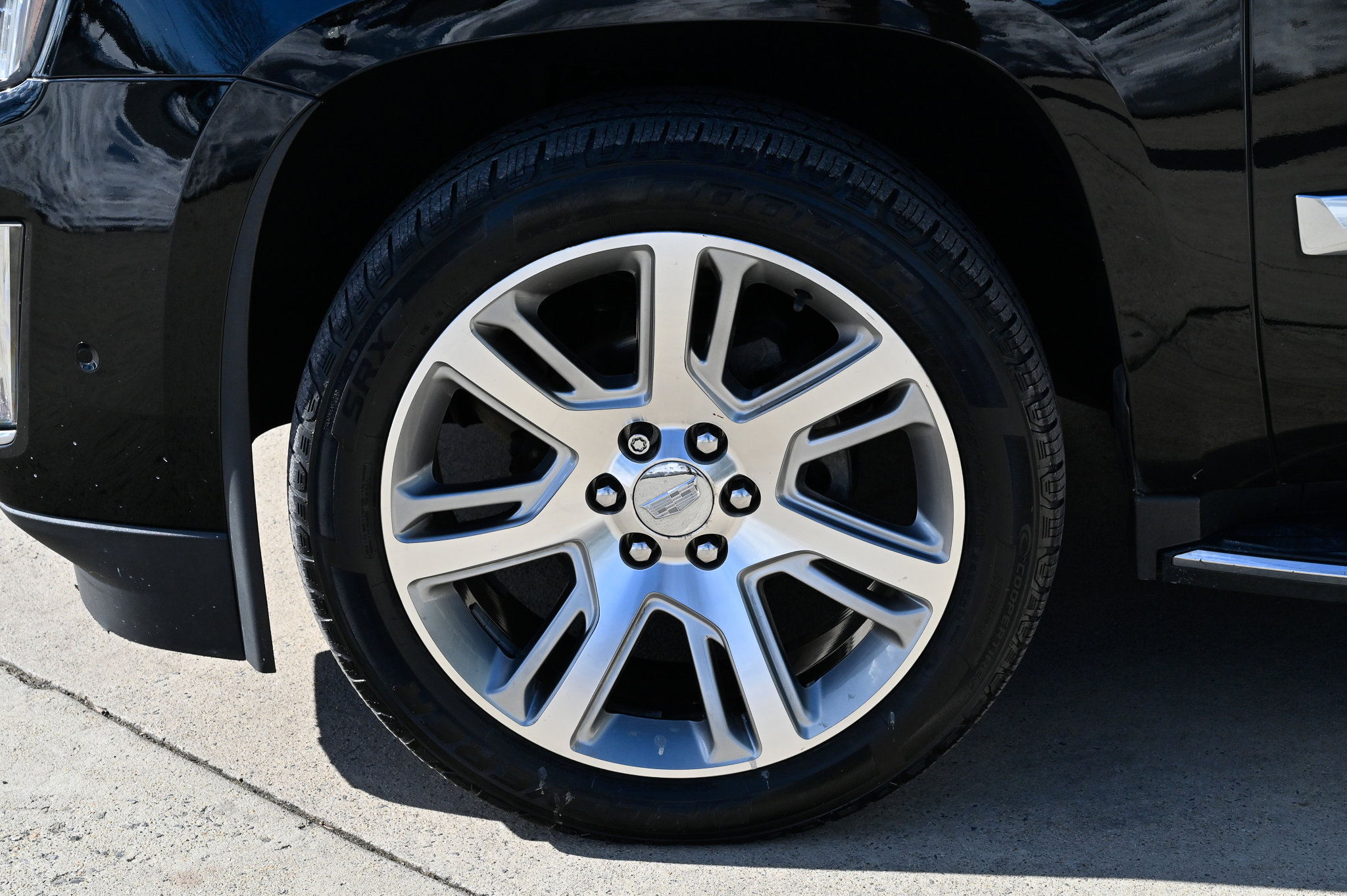 Used 2017 Cadillac Escalade ESV Luxury image 9