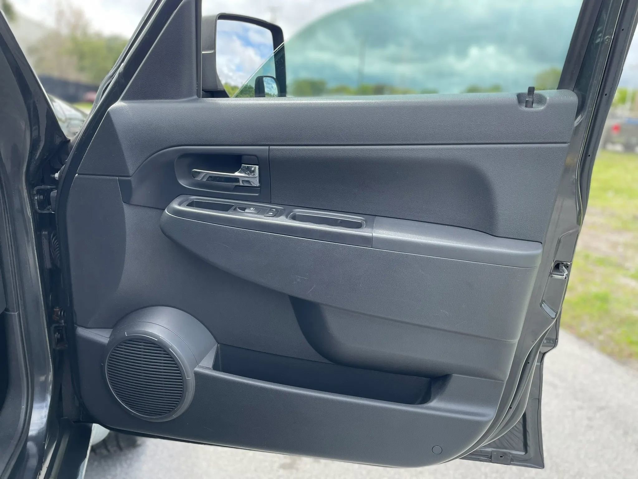 Used 2011 Jeep Liberty Sport image 33