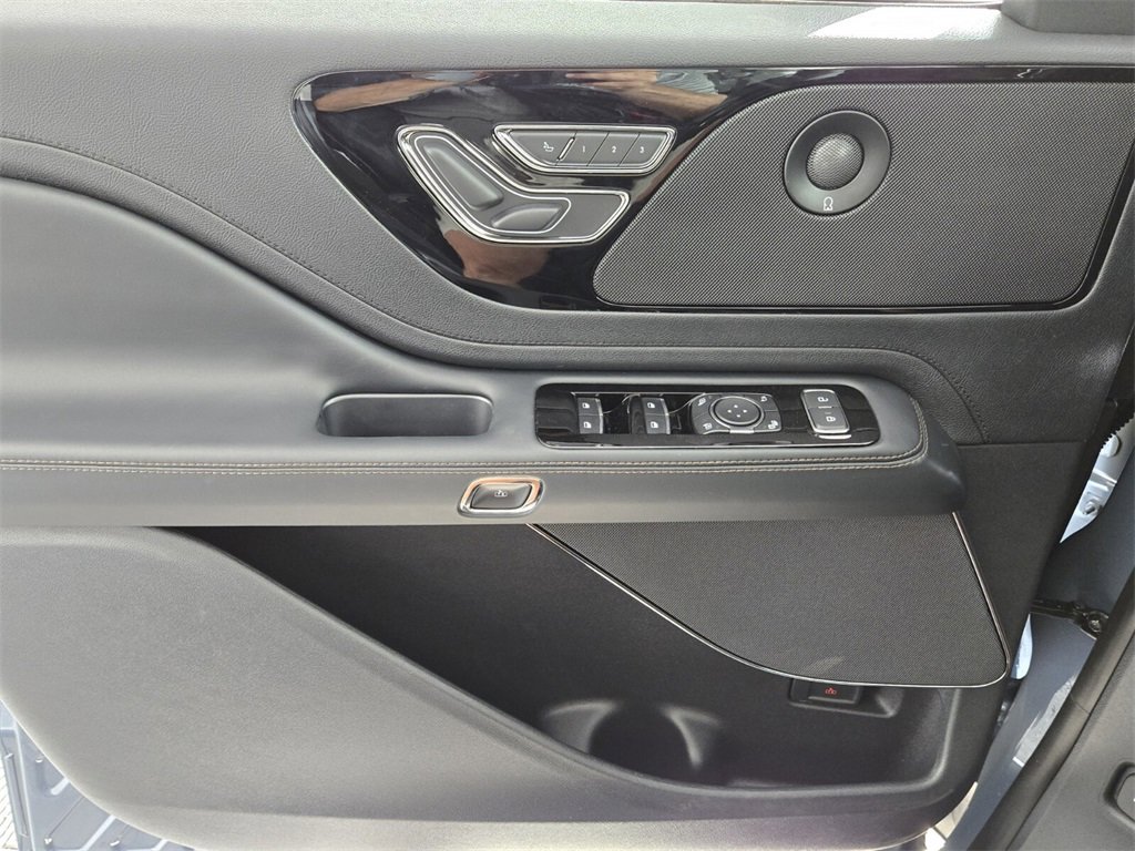 New 2025 Lincoln Aviator Reserve w/ Jet Appearance Package image 15