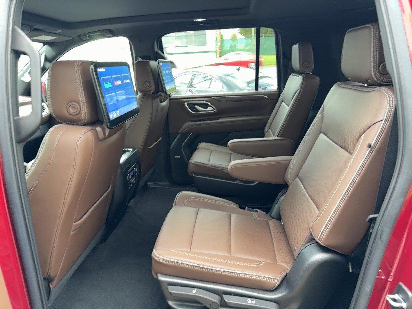 Used 2022 Chevrolet Suburban High Country w/ LPO, Illumination Package AWD/4WD image 19