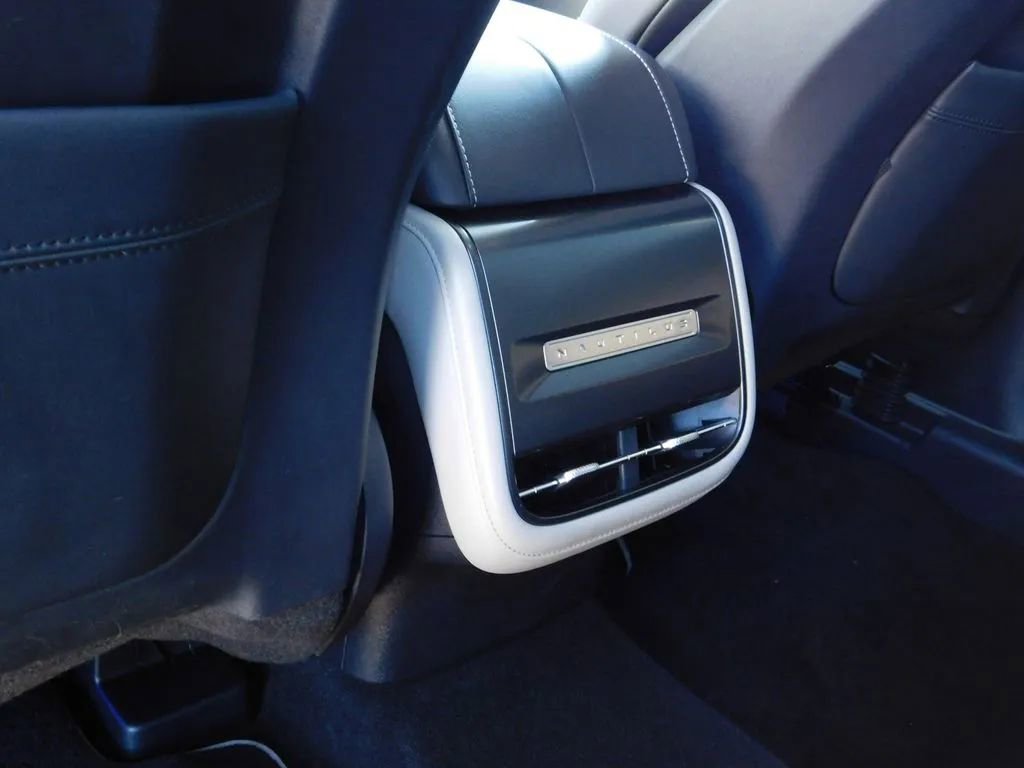 Used 2024 Lincoln Nautilus Reserve image 13