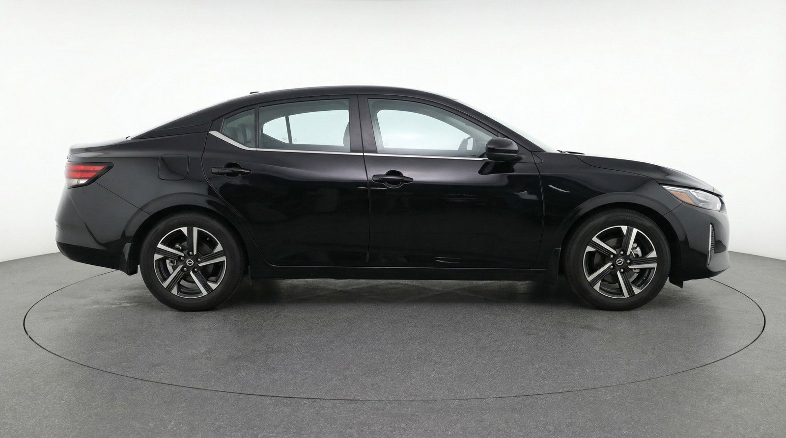 Used 2025 Nissan Sentra SV FWD image 11