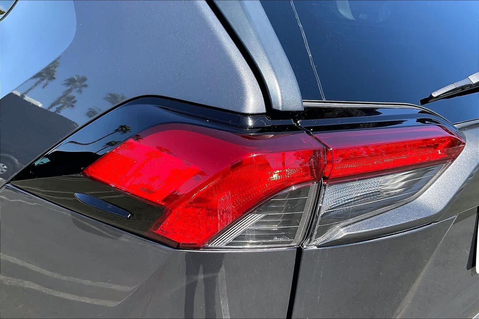 Used 2019 Toyota RAV4 LE w/ Carpet Mat Package FWD image 28
