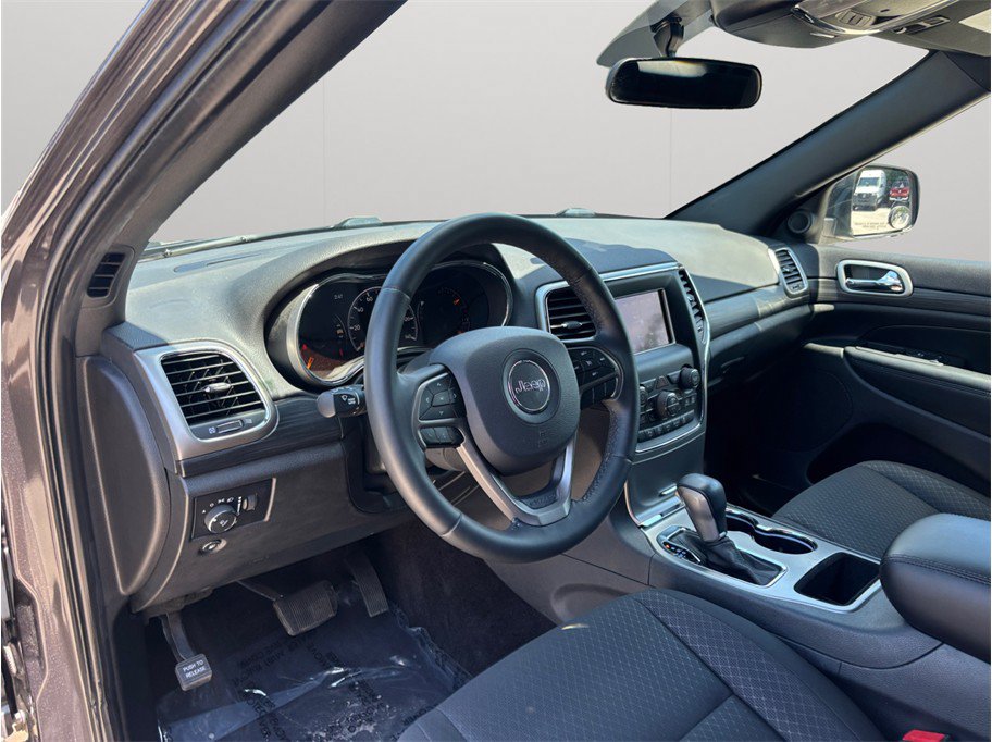 Used 2019 Jeep Grand Cherokee Laredo AWD/4WD image 6