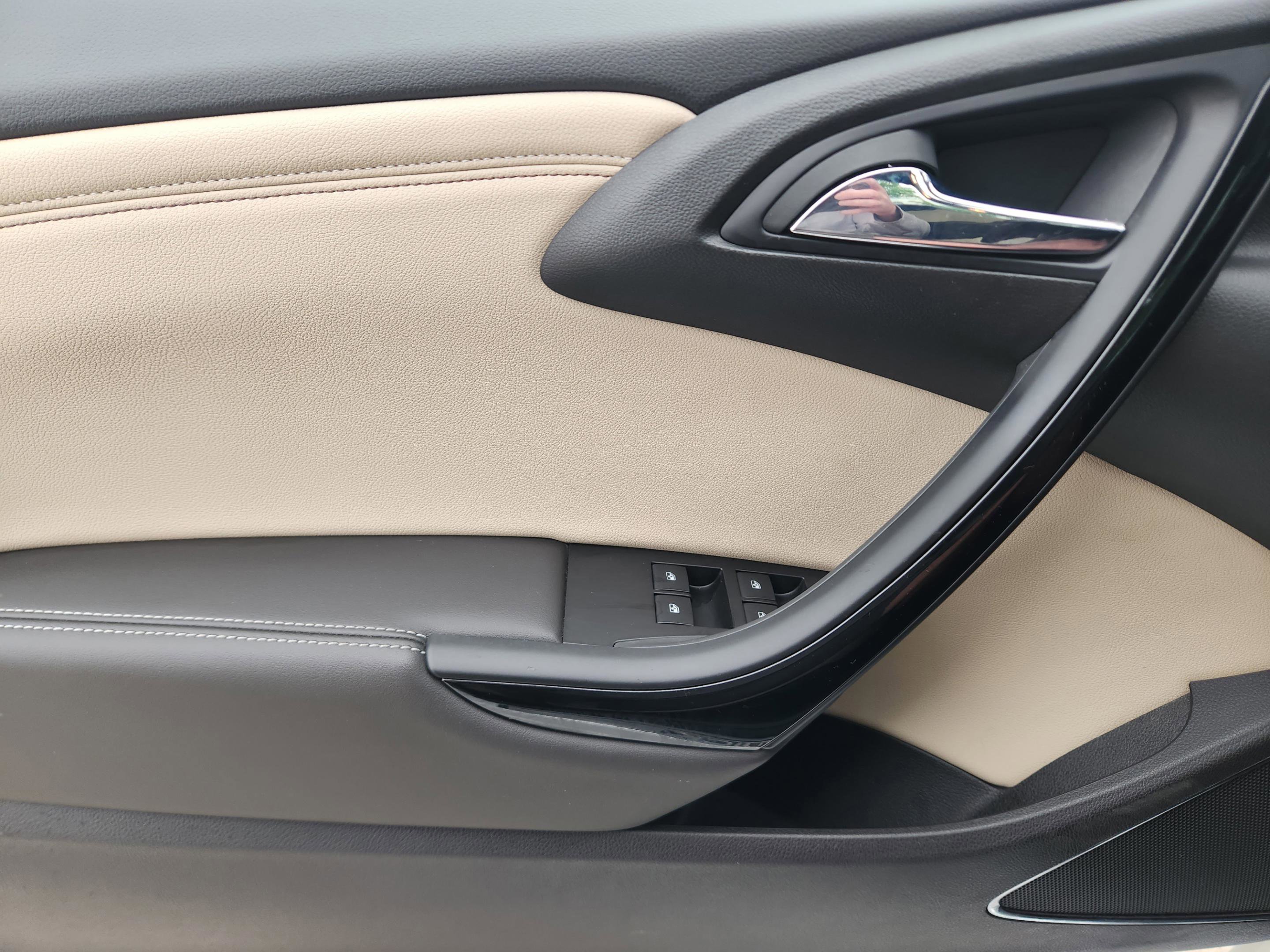 Used 2019 Buick Cascada Premium image 24