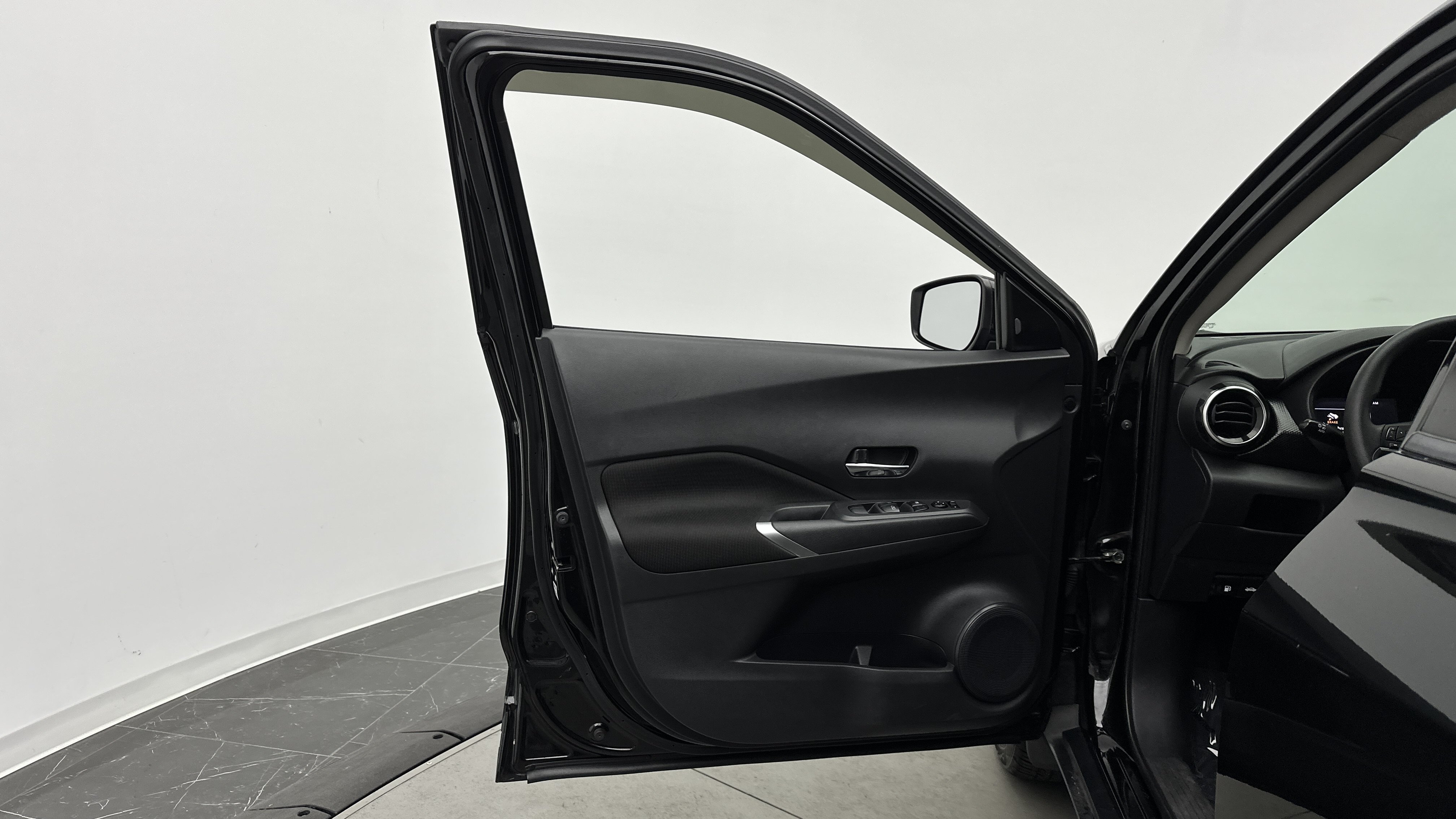 Used 2021 Nissan Kicks SV FWD image 11