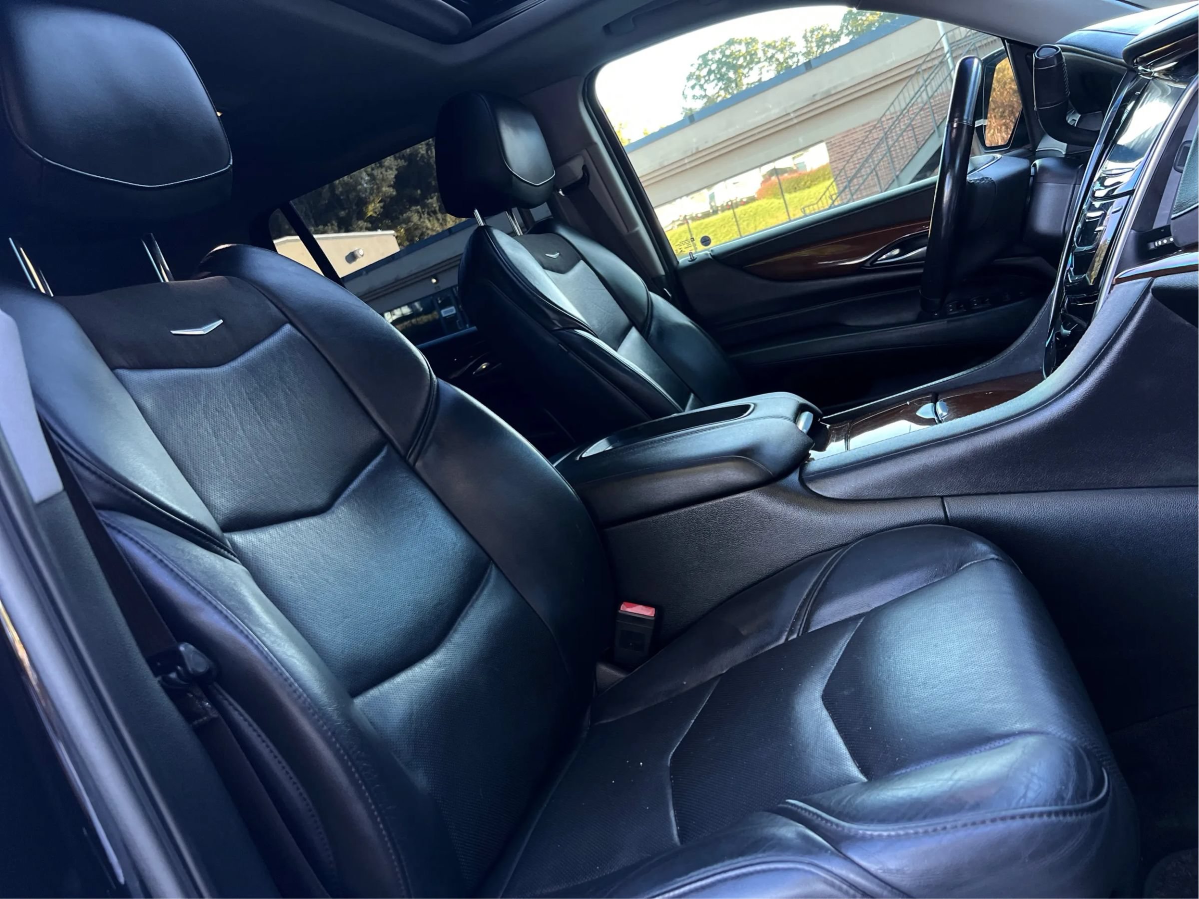 Used 2018 Cadillac Escalade Luxury AWD/4WD image 11