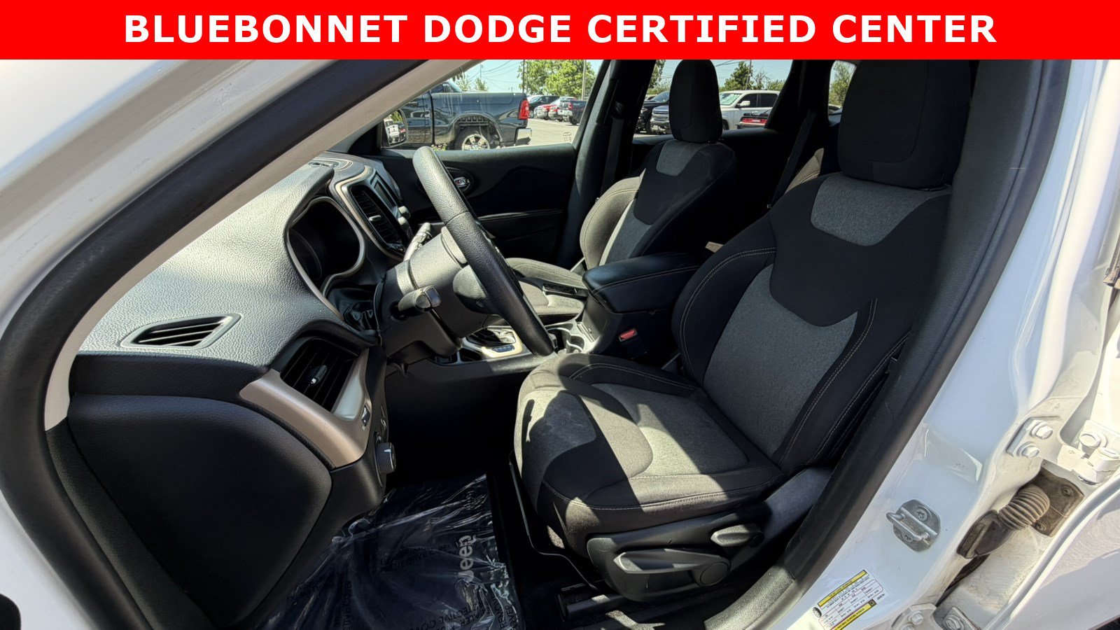 Used 2018 Jeep Cherokee Latitude FWD image 12