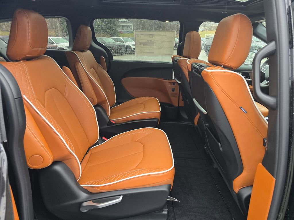 New 2026 Chrysler Pacifica Pinnacle image 28
