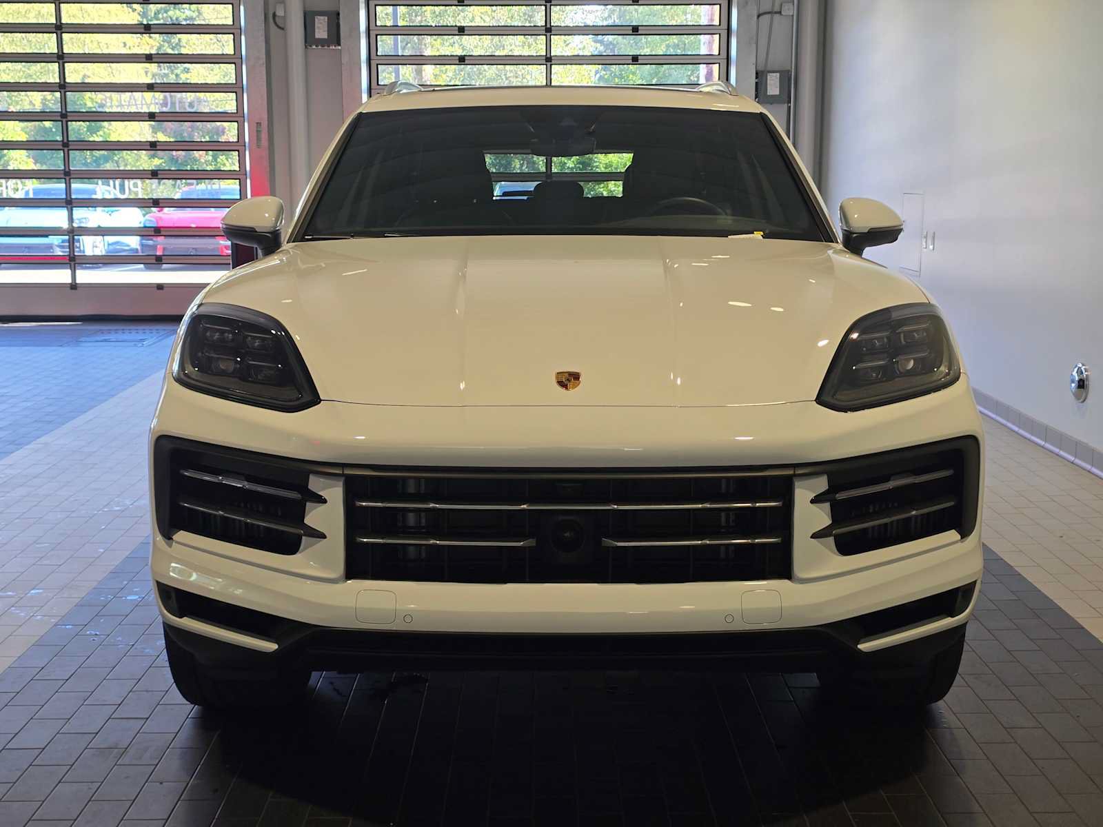 Used 2025 Porsche Cayenne AWD/4WD image 10