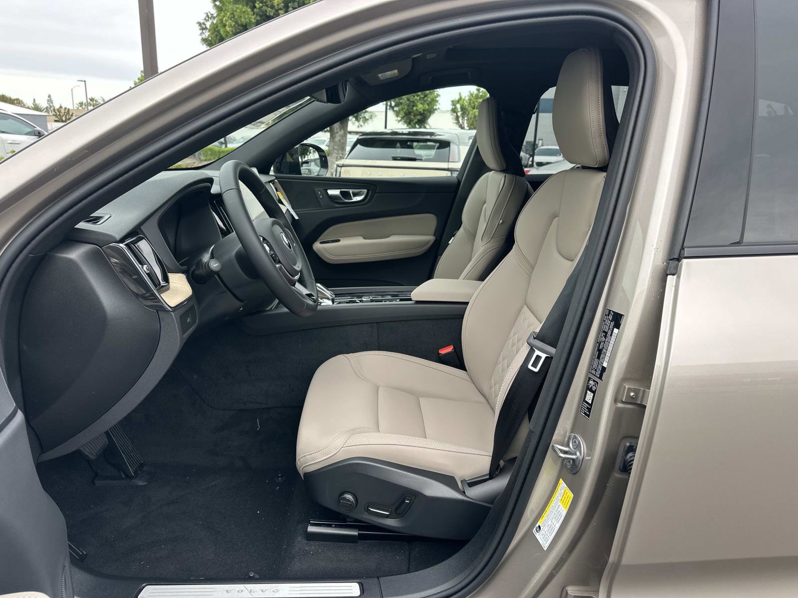 New 2026 Volvo XC60 B5 Plus w/ Protection Package Premier AWD/4WD image 13