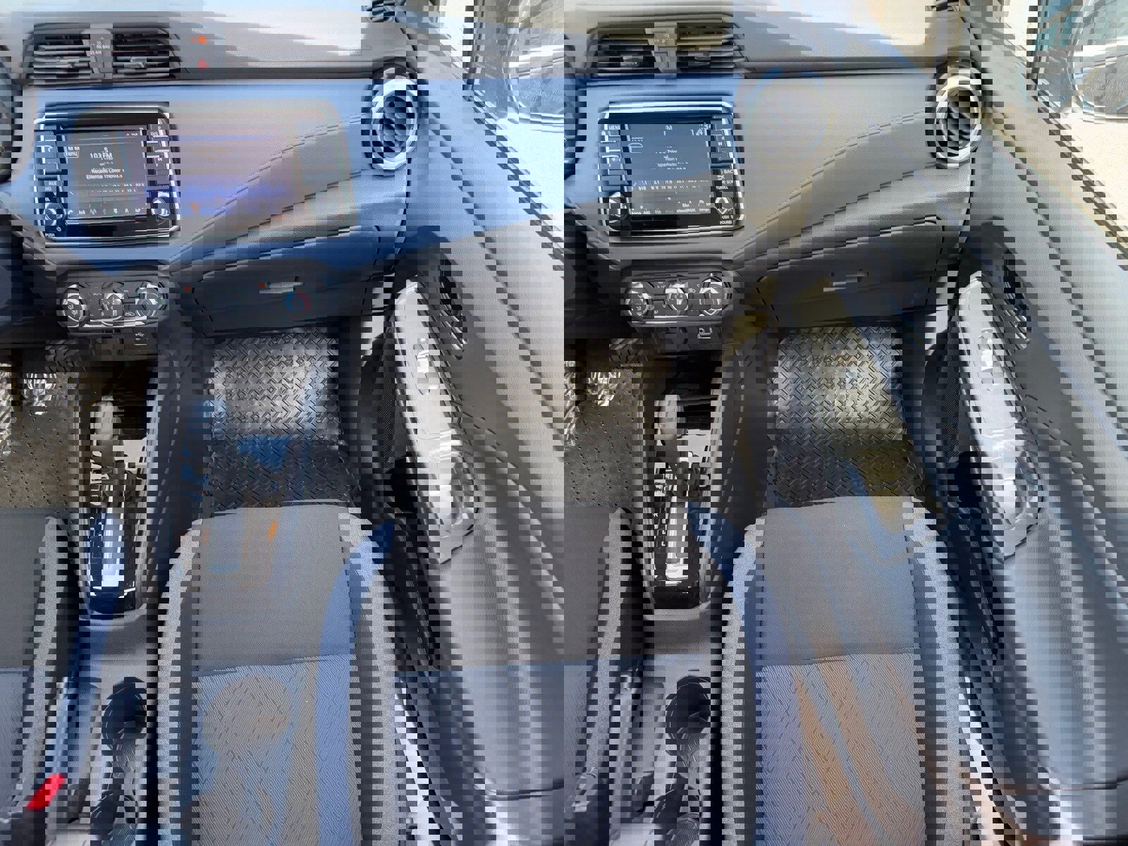 Used 2025 Nissan Versa SV image 15