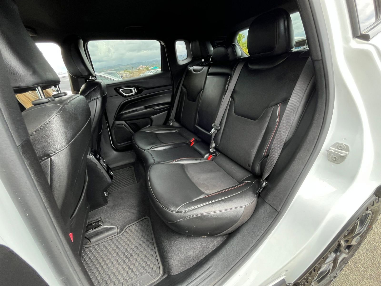 Used 2025 Jeep Compass Trailhawk AWD/4WD image 25