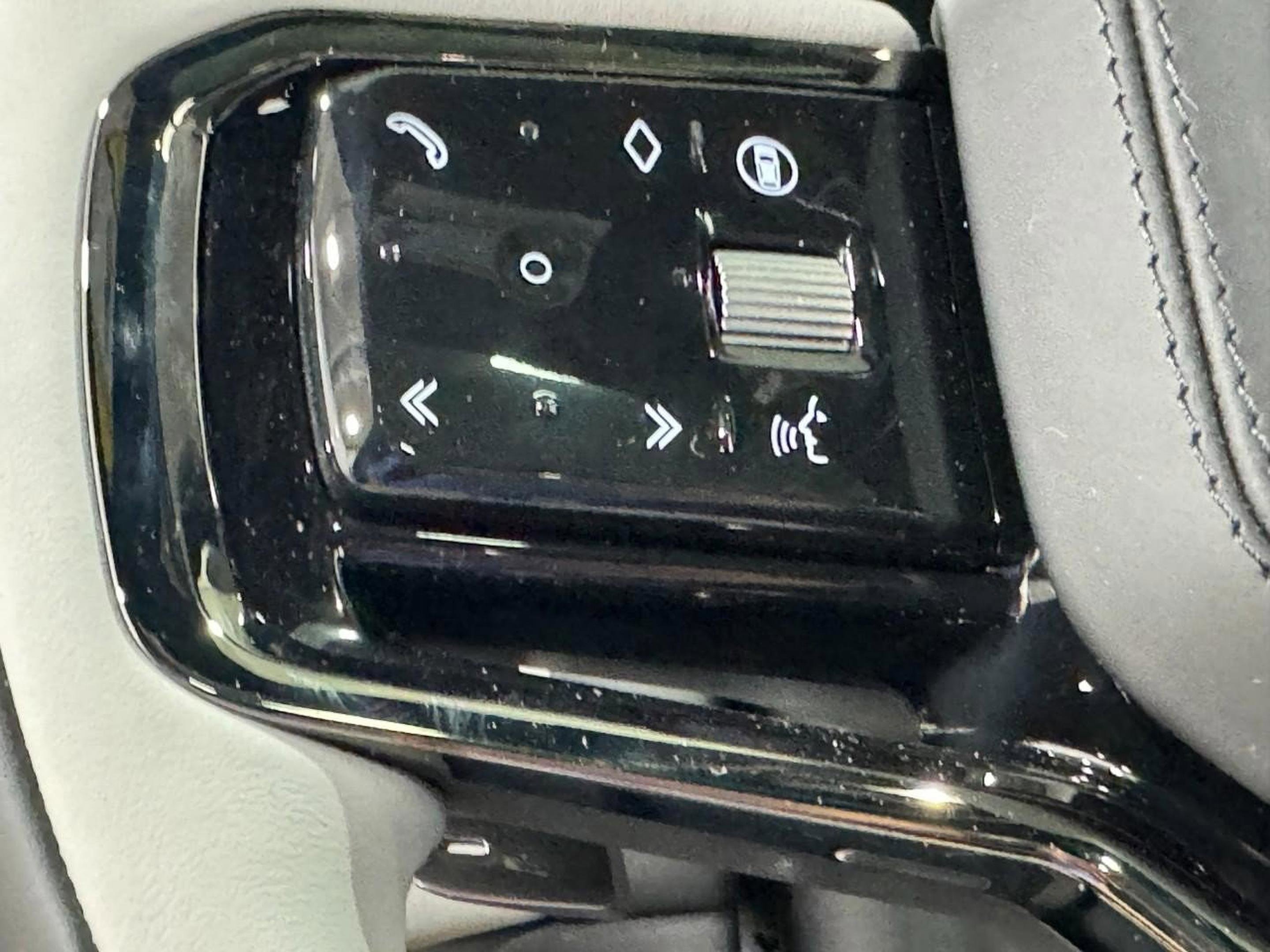 Used 2026 Land Rover Range Rover Velar Dynamic SE image 21