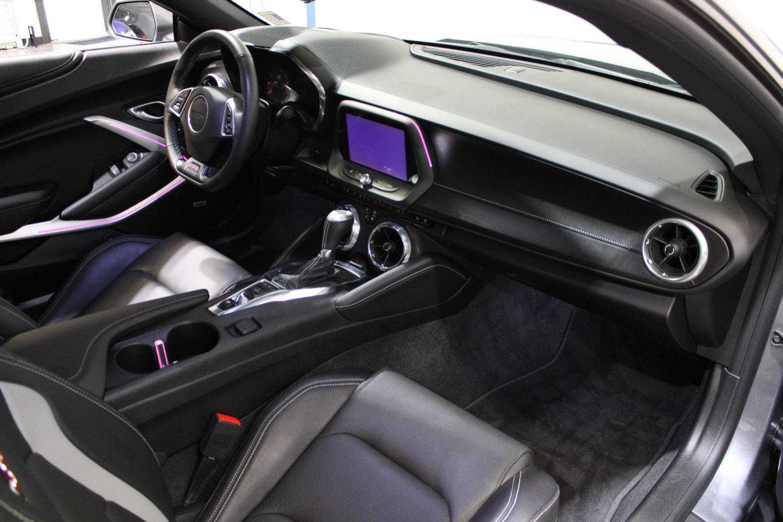 Used 2019 Chevrolet Camaro SS w/ LPO, Ground Effects Package RWD image 18