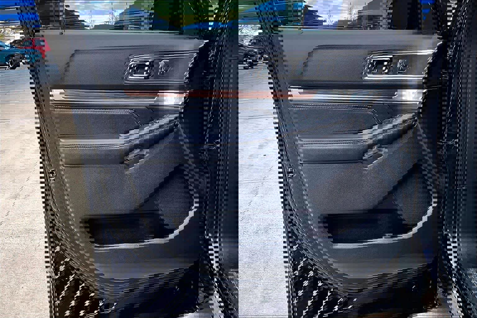 Used 2019 Ford Explorer Limited image 21