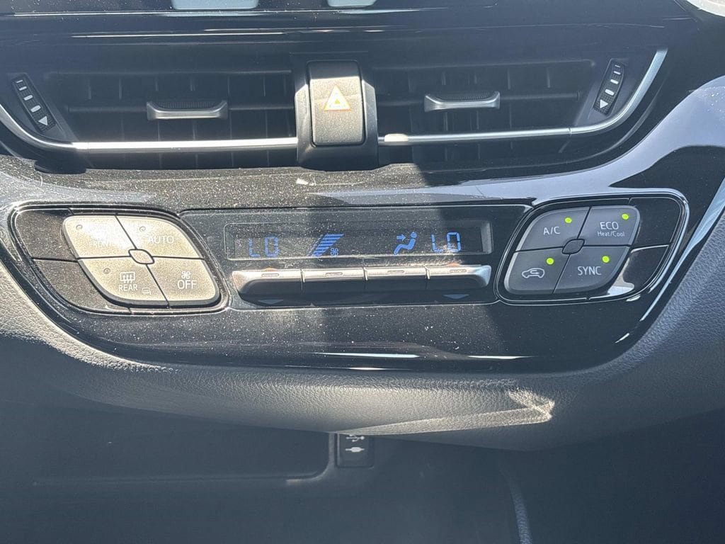 Used 2019 Toyota C-HR XLE FWD image 17