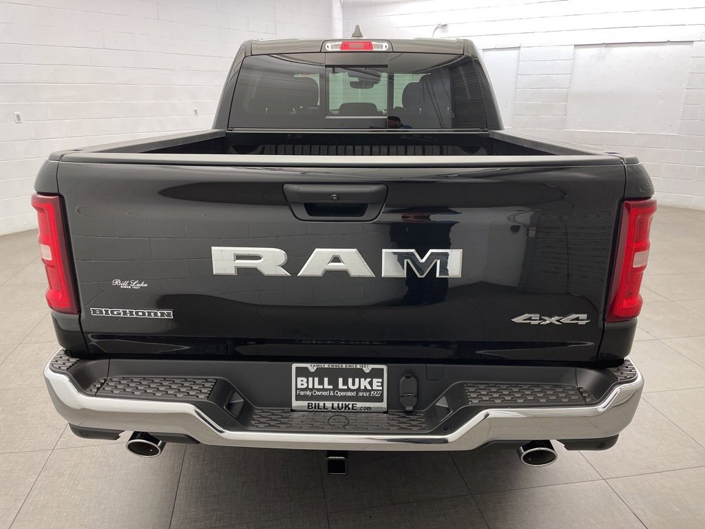 New 2026 RAM 1500 4x4 Crew Cab image 3