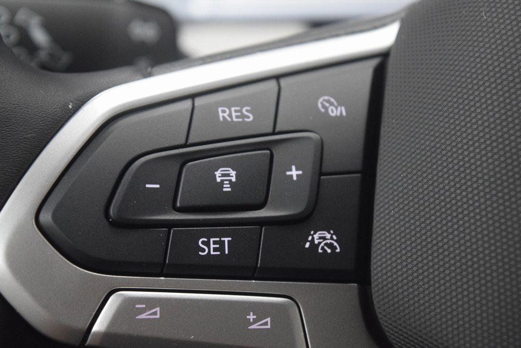 New 2025 Volkswagen Taos SE image 13