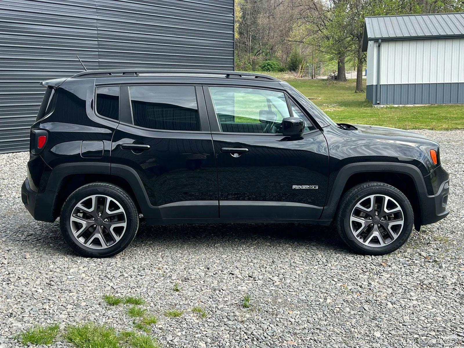 Used 2016 Jeep Renegade Latitude w/ Popular Equipment Group image 6