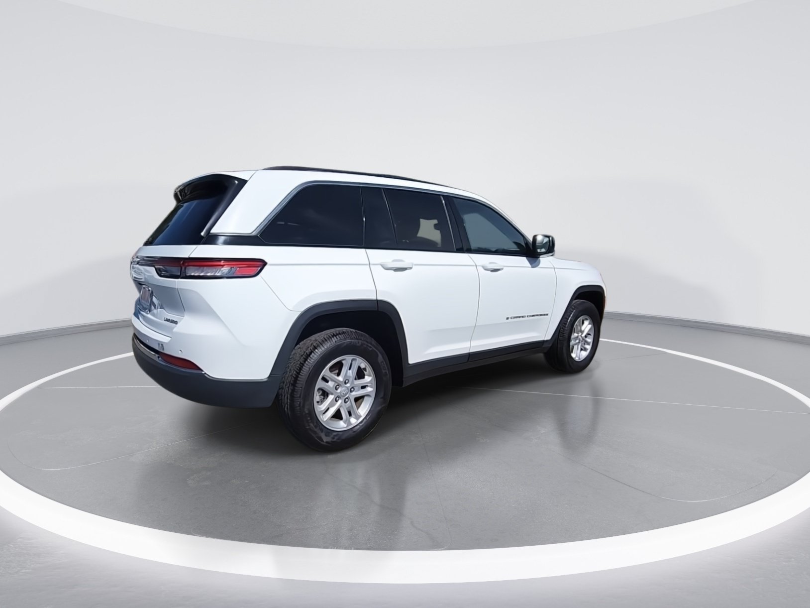 Certified 2023 Jeep Grand Cherokee Laredo AWD/4WD image 8