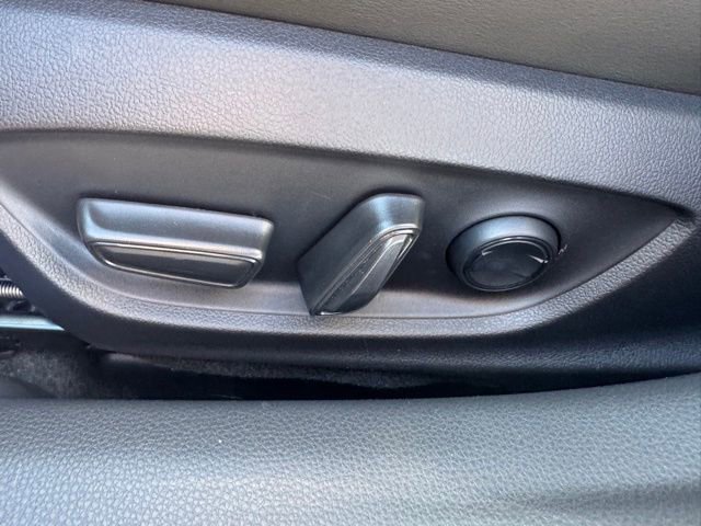 Used 2024 Toyota Prius Prime Premium w/ Advanced Technology Package image 18