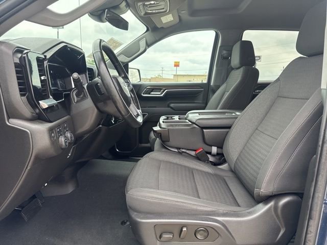 Used 2023 Chevrolet Silverado 1500 RST w/ Z71 Off-Road Package AWD/4WD image 2