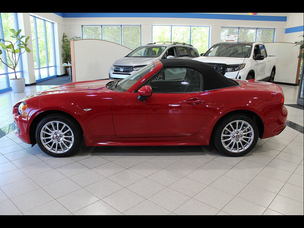 Used 2019 FIAT 124 Spider Classica w/ Technology Group RWD image 8
