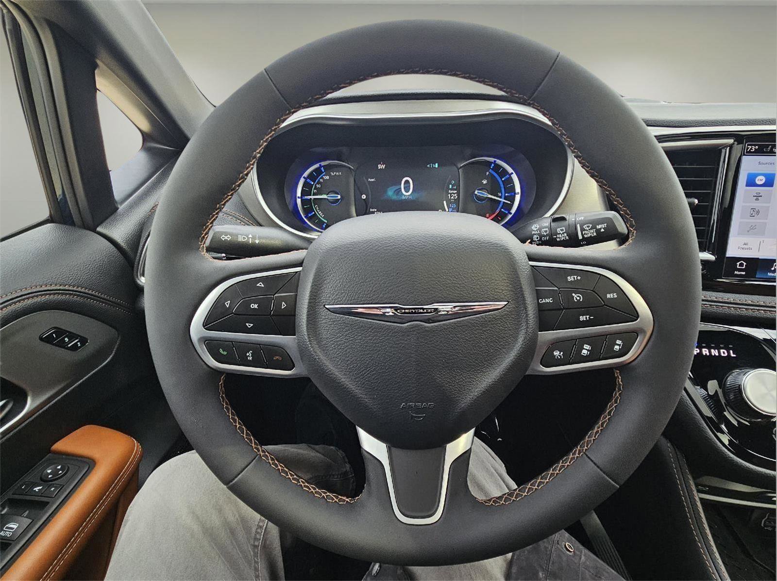 Used 2025 Chrysler Pacifica Pinnacle image 33