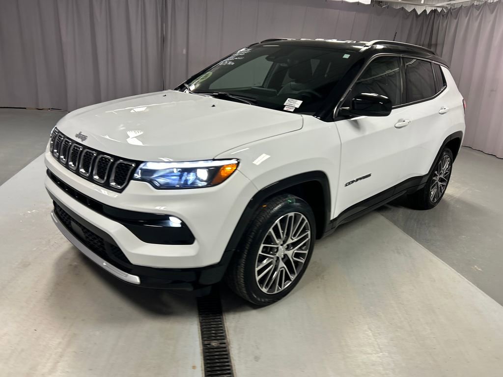 Used 2024 Jeep Compass Limited w/ Elite Group image 3