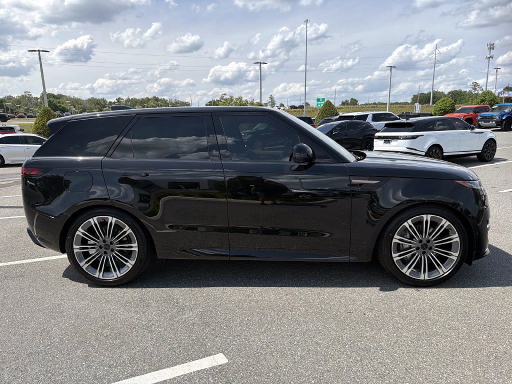 New 2026 Land Rover Range Rover Sport Dynamic SE AWD/4WD image 6