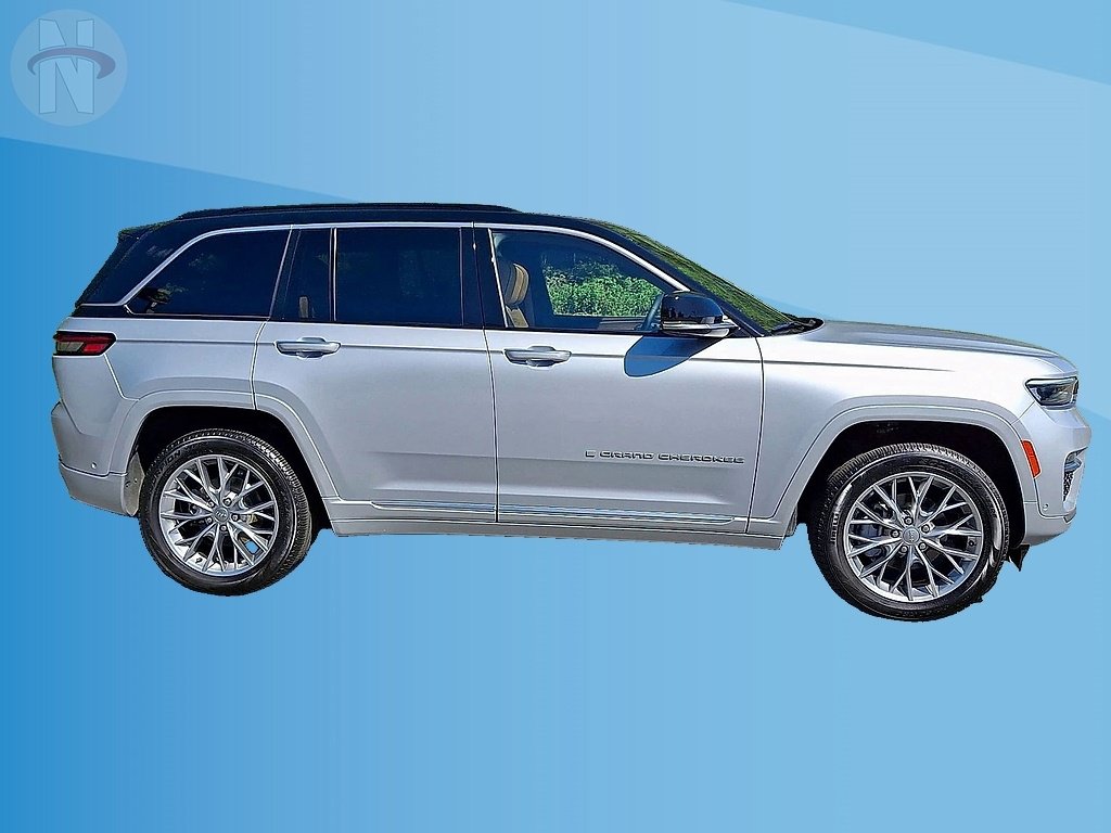 Used 2024 Jeep Grand Cherokee Summit w/ Adv Protech Group IV AWD/4WD image 9