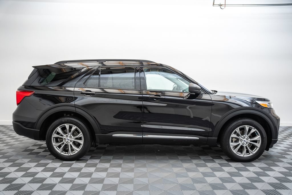 Certified 2023 Ford Explorer XLT w/ Equipment Group 202A AWD/4WD image 4